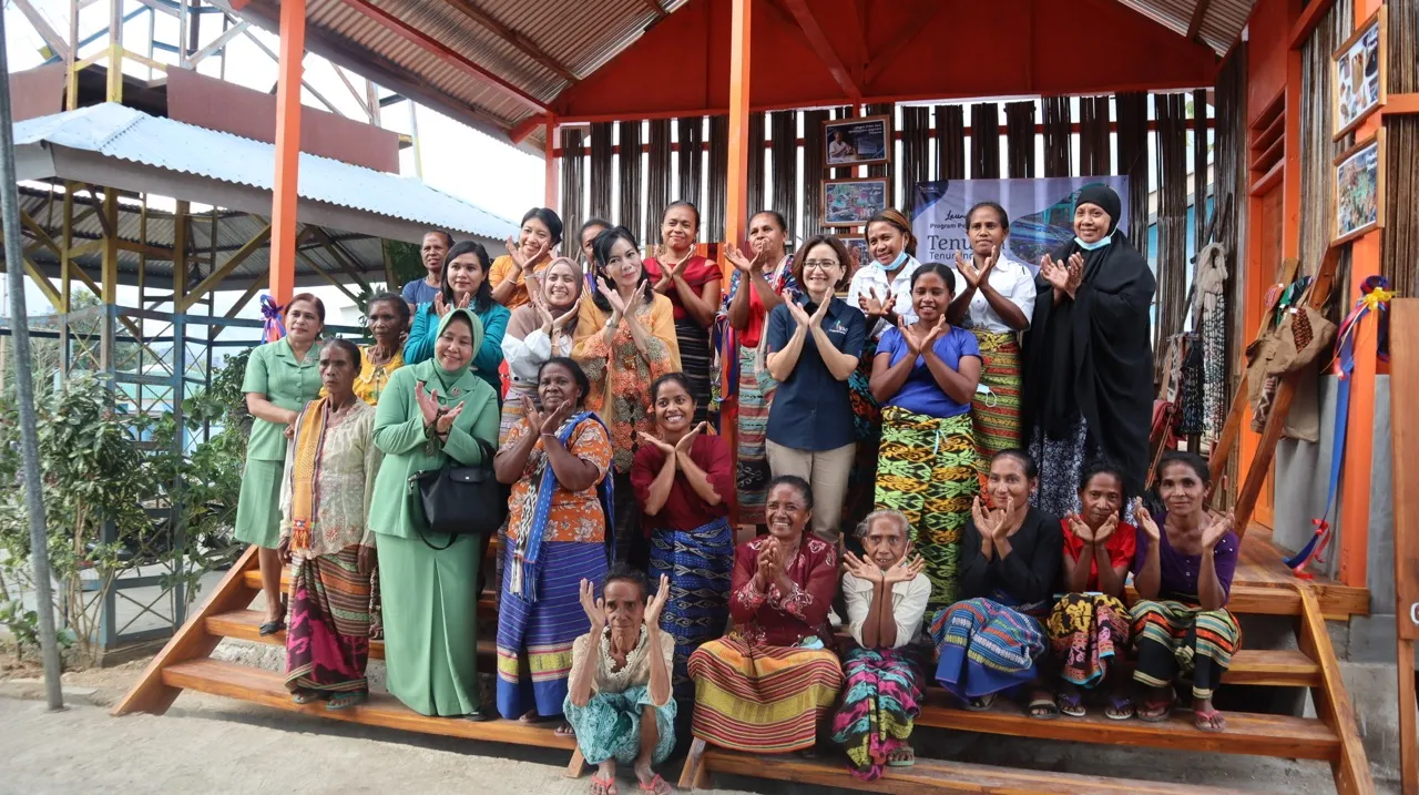 Kisah Tenunin Bangkitkan Potensi Kain Tenun NTT