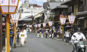 Kyoto to Ban Tourists from Gion’s Private Alleys