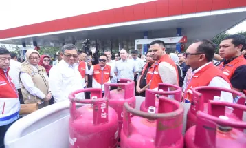 Menteri ESDM Tinjau Kesiapan Pertamina Surabaya Sambut Libur Idulfitri