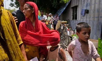 India Heat Wave Kills 33 Polling Staffs on Last Voting Day