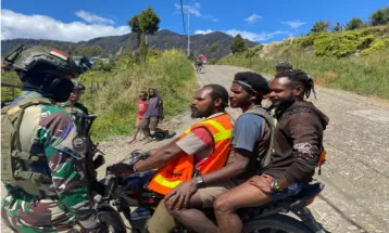 Warga Yokatapa Papua Bahagia Mendapat Salam Damai dari Koops TNI Habema