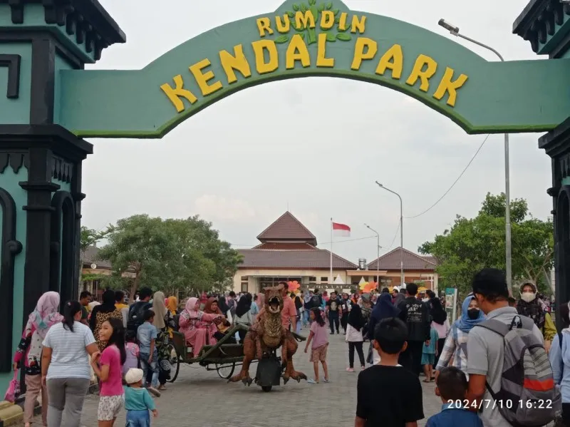 Bupati Kendal Ubah Rumah Dinasnya Jadi Taman Hiburan Anak