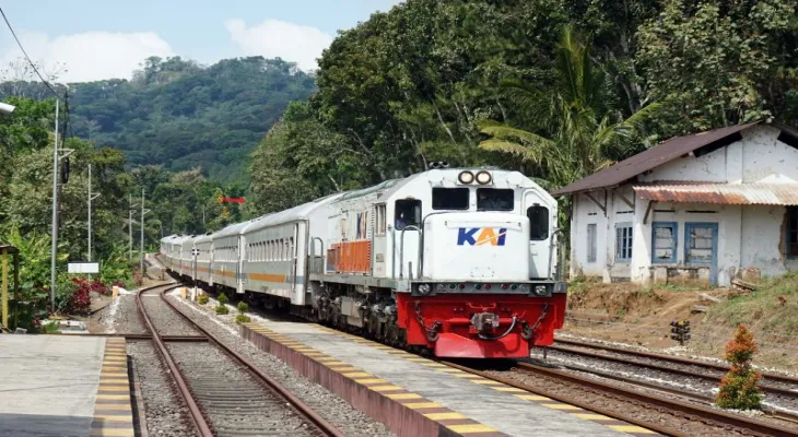 KA Blambangan Ekspres: Kereta yang Layani Rute Terjauh di Indonesia