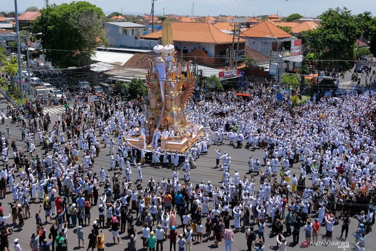 Orang Bali dan Ngaben: Sebuah Perayaan Kematian yang Mahal dan Meriah