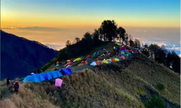 Gunung Rinjani Terapkan Pendakian Nol Sampah Mulai 2025