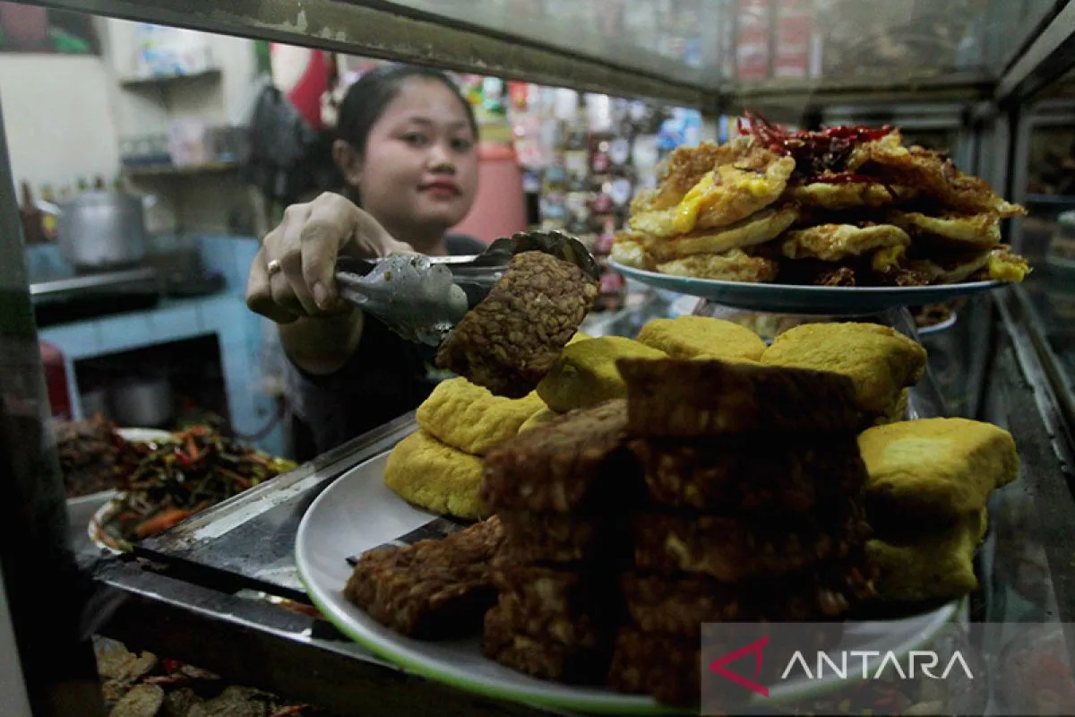 History of Warteg: Tegal-Originated Eatery, a Favorite of Jakarta Workers During the Old Order Era