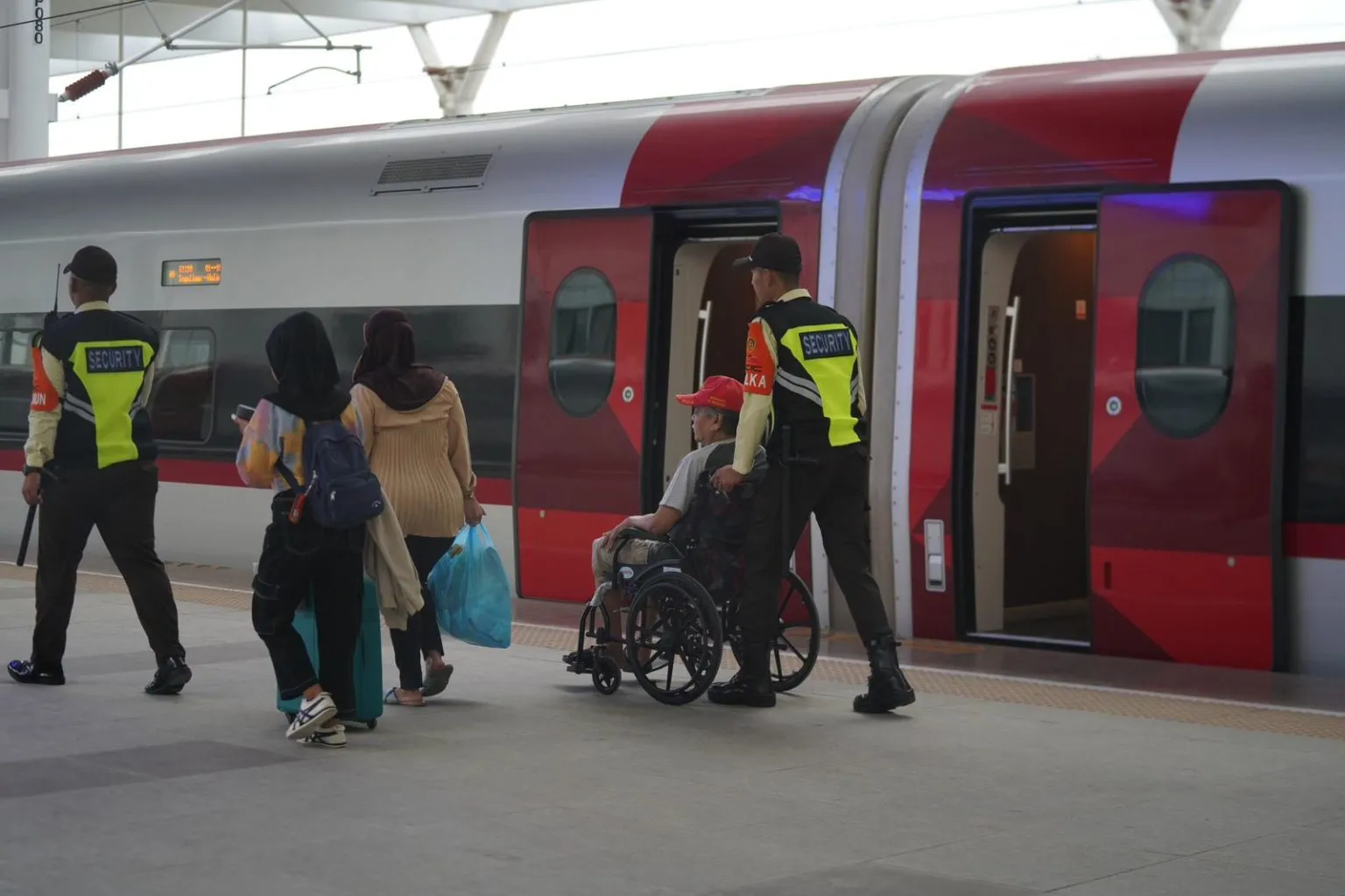 Wujudkan Stasiun Ramah Disabilitas, Whoosh Layani Lebih Dari 1000 Penumpang Prioritas