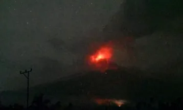 Mount Lewotobi Eruption Shuts Down Four Airports, Disrupting Regional Travel