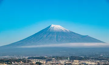 Akhirnya, Puncak Gunung Fuji Kembali Diselimuti Salju