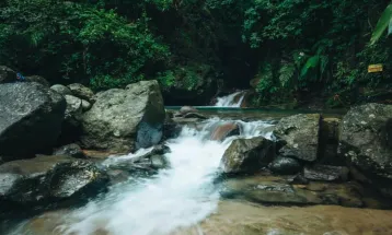 5 Curug Terdekat dari Jakarta, Cocok untuk Santai Sejenak