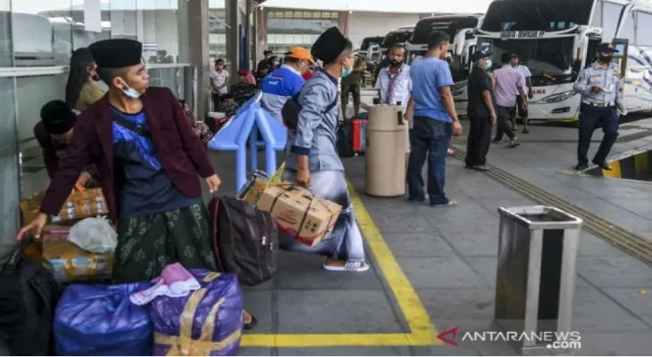 Biar Aman dan Nyaman, Ini Tips Mudik Bawa Anak dengan Kendaraan Umum di Libur Nataru