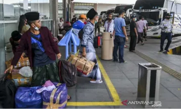 Biar Aman dan Nyaman, Ini Tips Mudik Bawa Anak dengan Kendaraan Umum di Libur Nataru