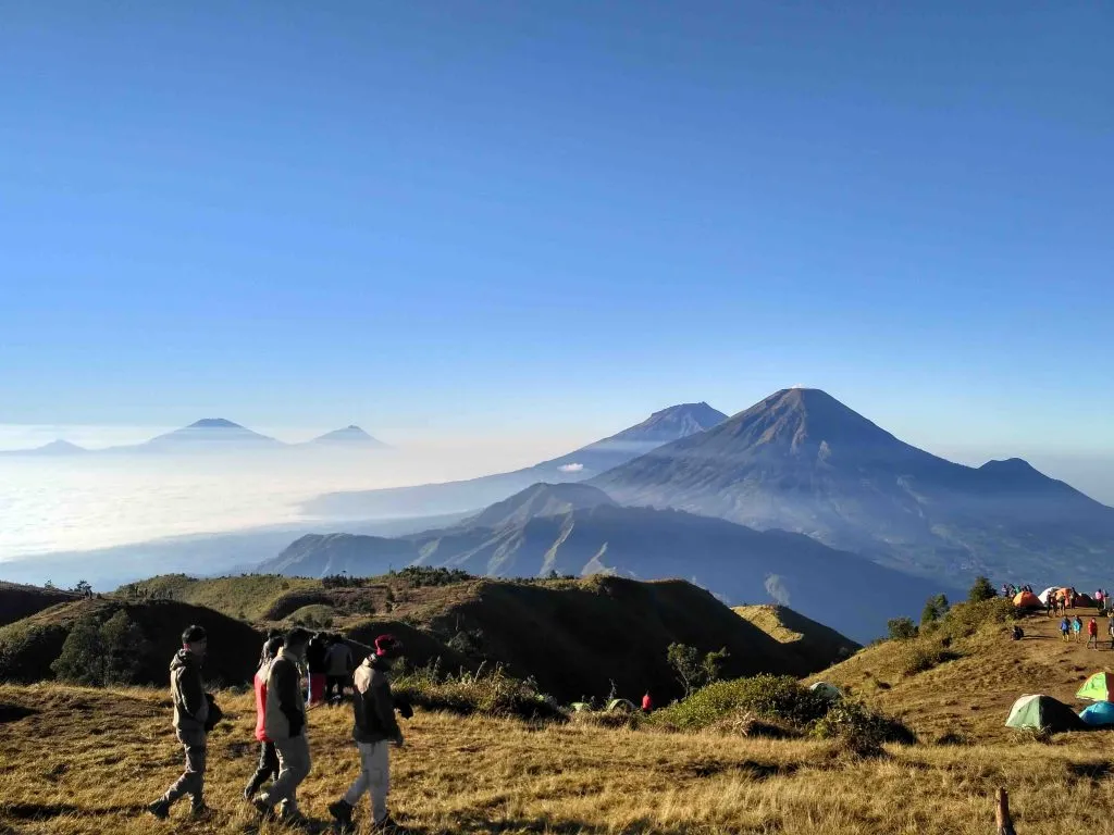 5 Puncak Gunung di Jawa Tengah yang Cocok Jadi Tempat Perayaan Malam Tahun Baru