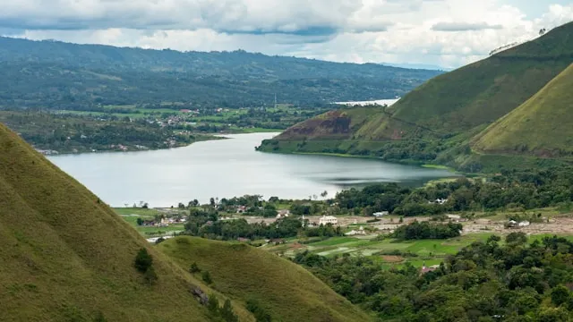 7 Rekomendasi Aktivitas Wisata di Danau Toba Saat Tahun Baru