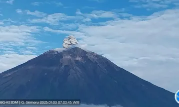 Penutupan Pendakian Gunung Semeru Diperpanjang