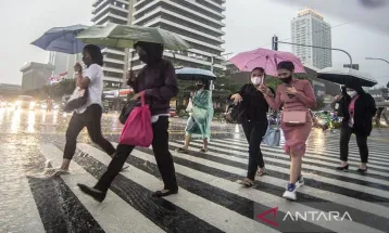 BMKG: Parts of Jakarta Predicted to Light Rain Saturday Afternoon