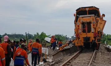 29 Train Trips are Being Diverted Due to Disconnected Rail Line in Grobogan